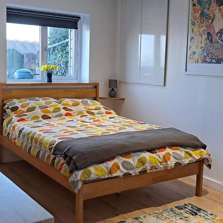 Modern Studio Apartment With Outstanding Views, Sleeps 2 Newlyn Ngoại thất bức ảnh