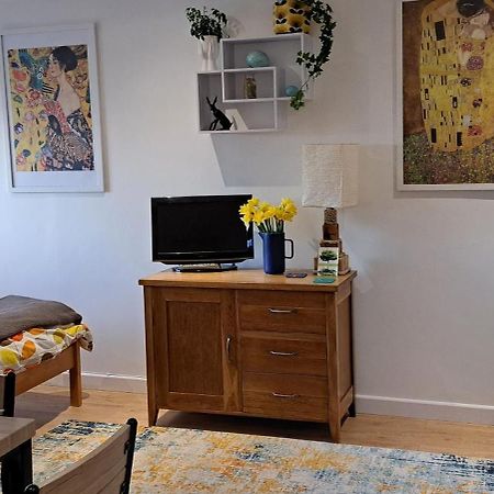 Modern Studio Apartment With Outstanding Views, Sleeps 2 Newlyn Ngoại thất bức ảnh